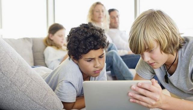 Estudio revela que el 50% de los adolescentes cree que todo lo que aparece en Internet es verdadero